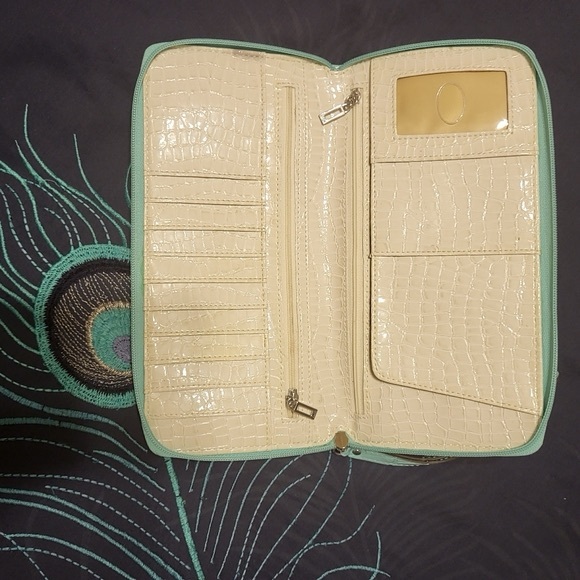 Vintage Guess clutchwallet - Picture 8 of 9